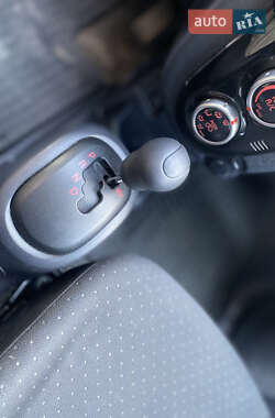 Хетчбек Peugeot iOn 2011 в 