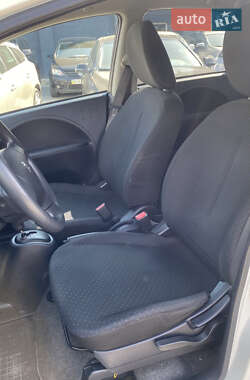 Хетчбек Peugeot iOn 2011 в 