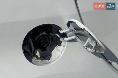 Хетчбек Peugeot iOn 2011 в 