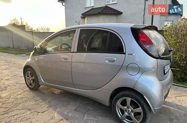 Хэтчбек Peugeot iOn 2014 в  фото 4 Хэтчбек Peugeot iOn 2014 в