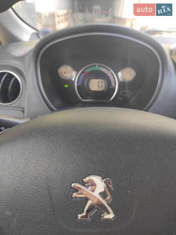 Хетчбек Peugeot iOn 2011 в Хмельницькому