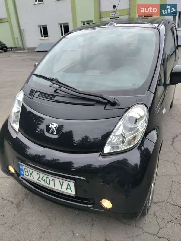 Хэтчбек Peugeot iOn 2011 в Ровно
