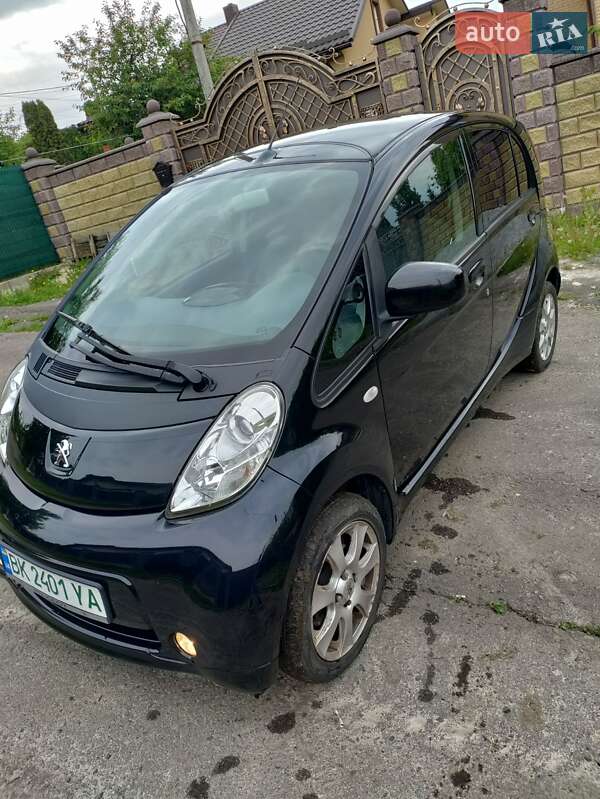 Хэтчбек Peugeot iOn 2011 в Ровно