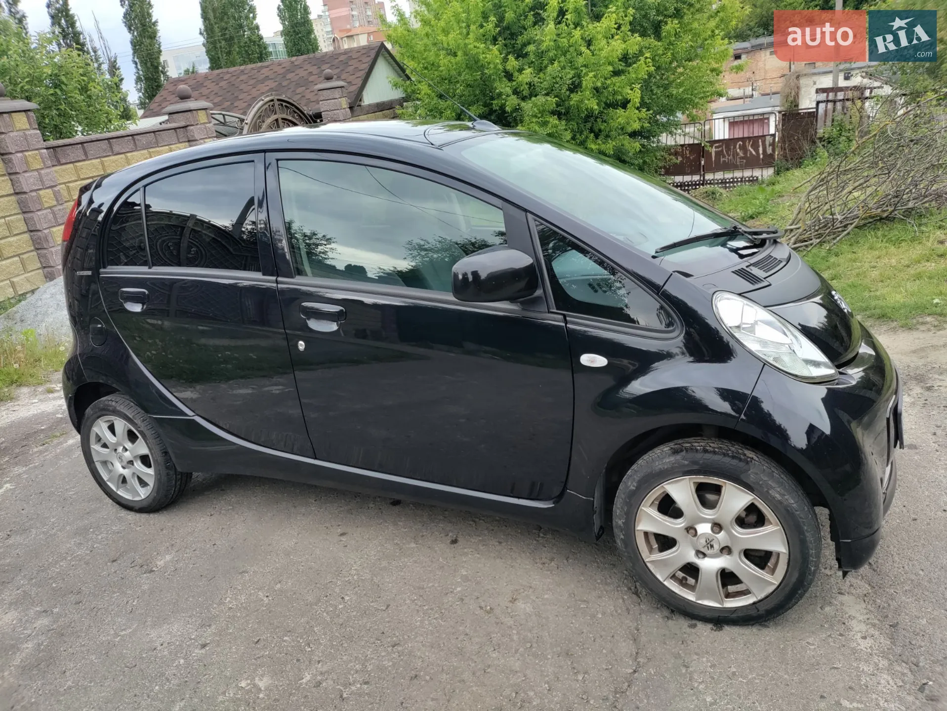 2011 Peugeot iOn - мініатюра 12