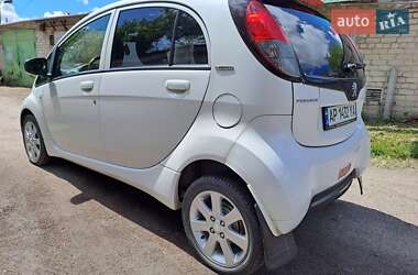 Хетчбек Peugeot iOn 2014 в 