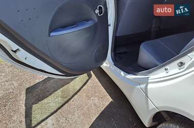Хетчбек Peugeot iOn 2014 в 