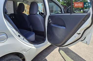 Хетчбек Peugeot iOn 2014 в 