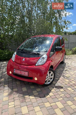 Хетчбек Peugeot iOn 2011 в 