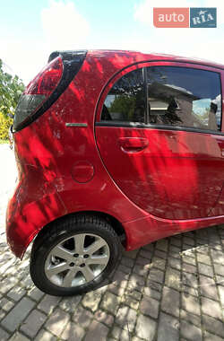 Хетчбек Peugeot iOn 2011 в 