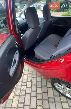 Хетчбек Peugeot iOn 2011 в 