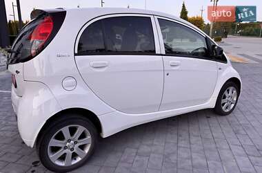 Хэтчбек Peugeot iOn 2015 в 