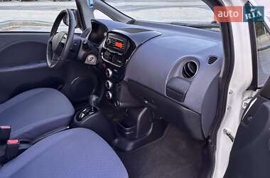 Хэтчбек Peugeot iOn 2015 в 