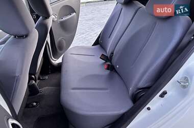 Хэтчбек Peugeot iOn 2015 в 