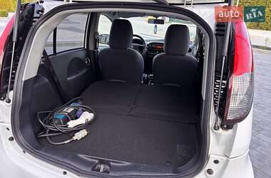 Хэтчбек Peugeot iOn 2015 в 