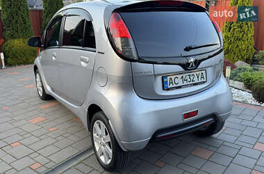 Хетчбек Peugeot iOn 2011 в 