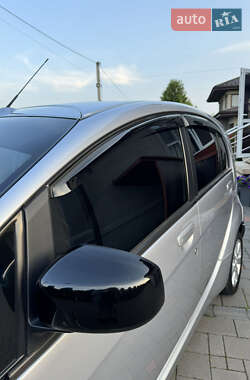 Хетчбек Peugeot iOn 2011 в 