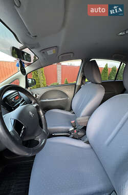 Хетчбек Peugeot iOn 2011 в 