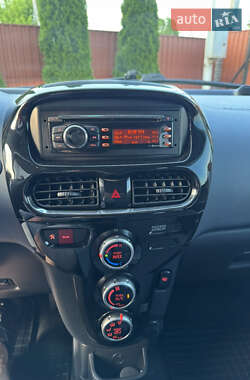 Хетчбек Peugeot iOn 2011 в 