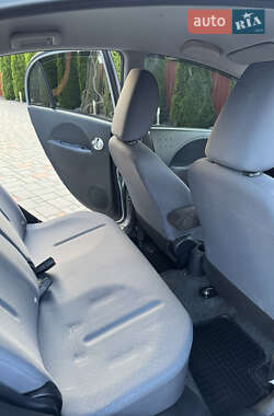 Хетчбек Peugeot iOn 2011 в 