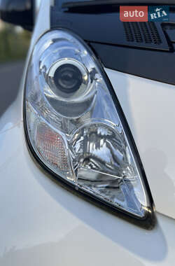 Хэтчбек Peugeot iOn 2016 в 