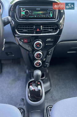 Хэтчбек Peugeot iOn 2016 в 