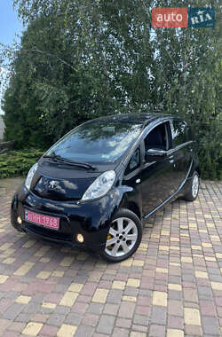Хэтчбек Peugeot iOn 2012 в 
