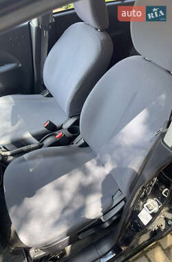 Хэтчбек Peugeot iOn 2012 в 