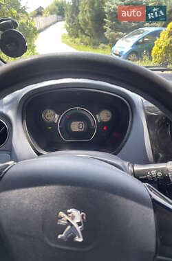 Хэтчбек Peugeot iOn 2012 в 