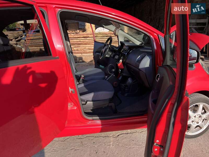 Хетчбек Peugeot iOn 2011 в Могилів-Подільському