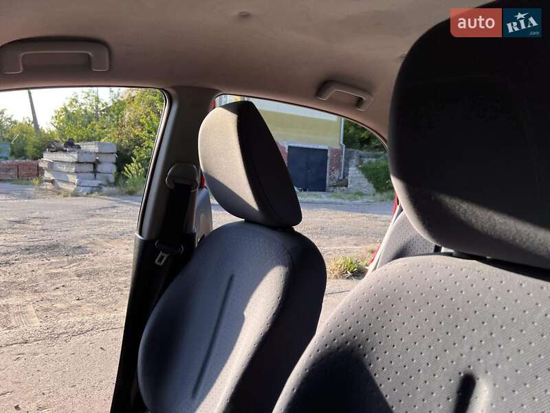 Хетчбек Peugeot iOn 2011 в Могилів-Подільському