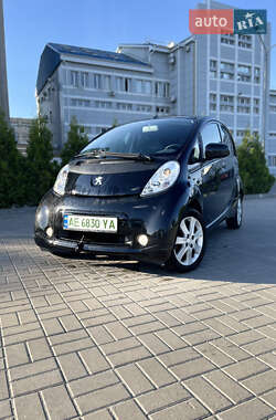 Хетчбек Peugeot iOn 2011 в Дніпрі