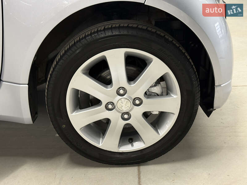 Хетчбек Peugeot iOn 2011 в Володимирі