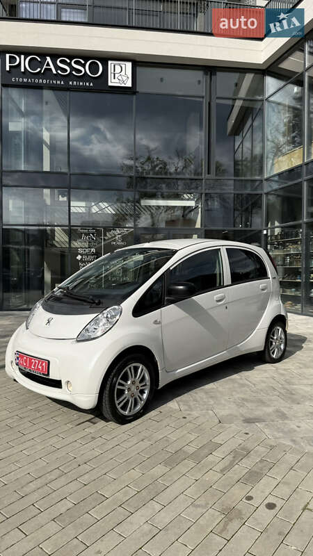 Хетчбек Peugeot iOn 2011 в Ужгороді