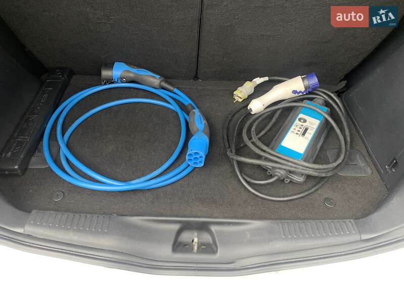 Хэтчбек Peugeot iOn 2014 в Луцке фото 23 Хэтчбек Peugeot iOn 2014 в Луцке