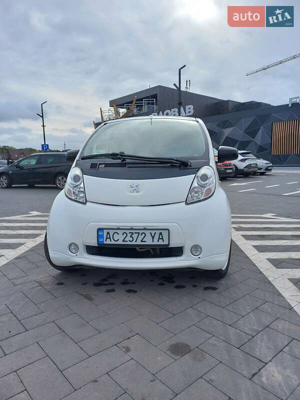 Хэтчбек Peugeot iOn 2011 в Луцке фото Хэтчбек Peugeot iOn 2011 в Луцке
