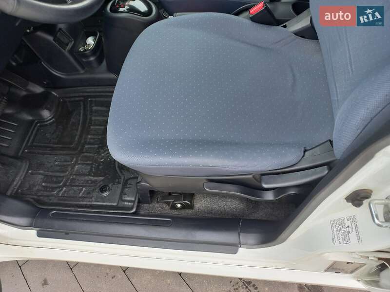 Хэтчбек Peugeot iOn 2011 в Луцке фото 12 Хэтчбек Peugeot iOn 2011 в Луцке