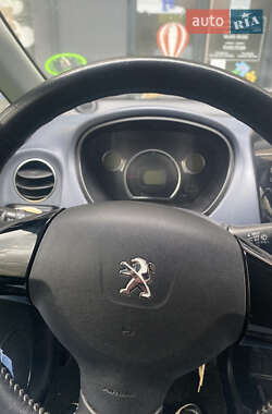 Хэтчбек Peugeot iOn 2013 в 