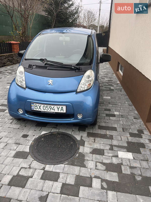 Хэтчбек Peugeot iOn 2010 в Хмельницком