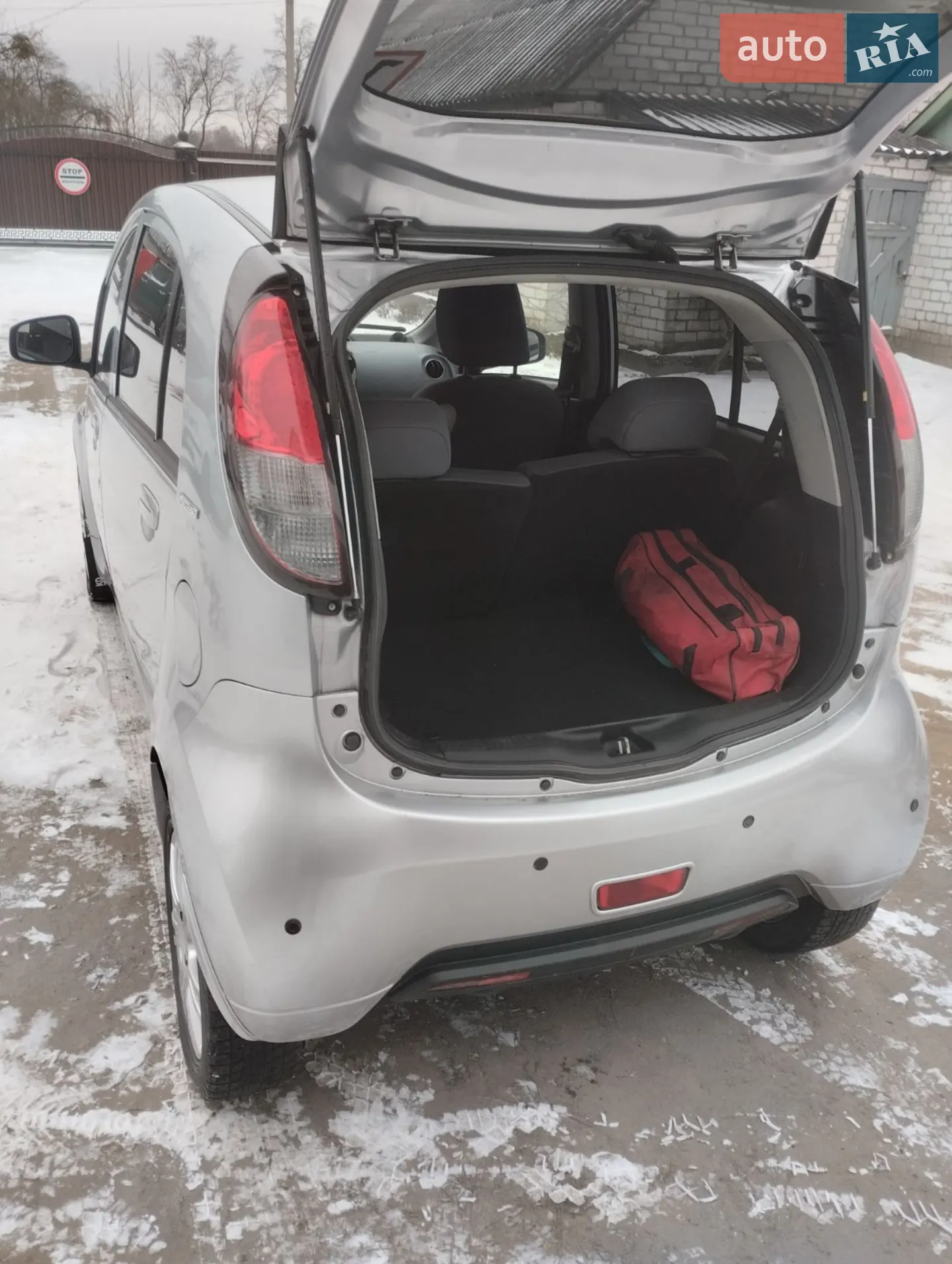 2011 Peugeot iOn - мініатюра 10