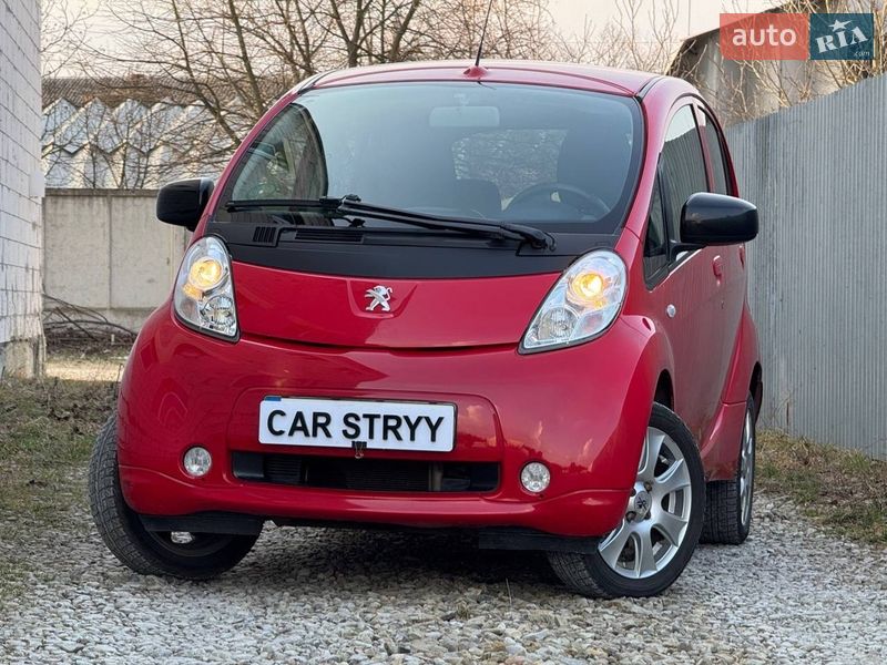 Хэтчбек Peugeot iOn 2011 в Стрые