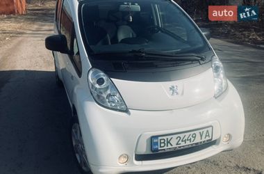 Хетчбек Peugeot iOn 2015 в Рівному