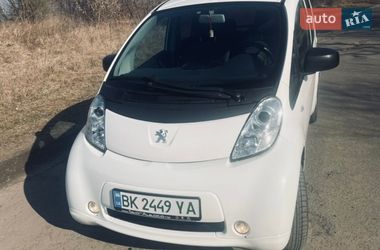 Хетчбек Peugeot iOn 2015 в Рівному