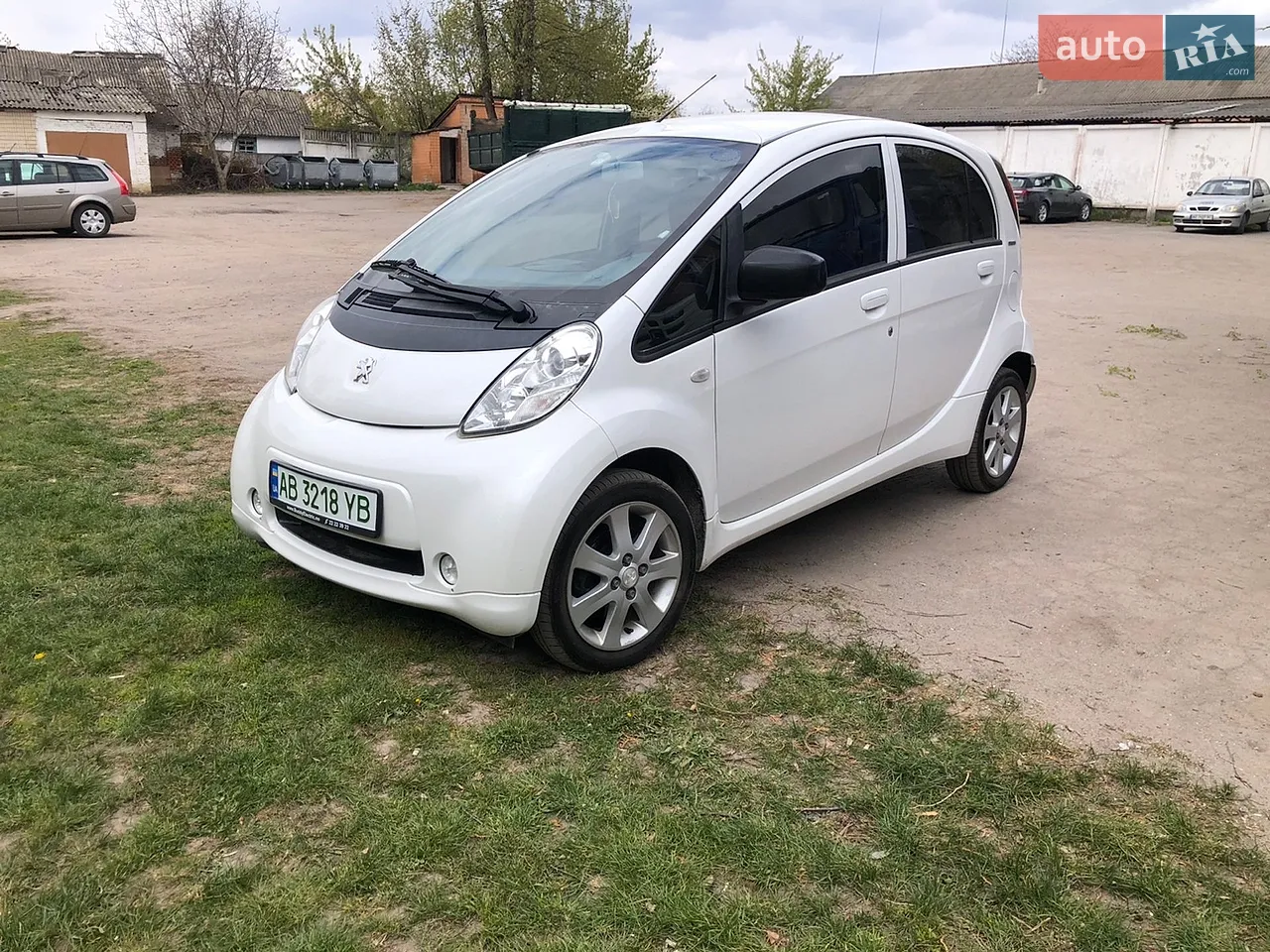 2012 Peugeot iOn - мініатюра 18