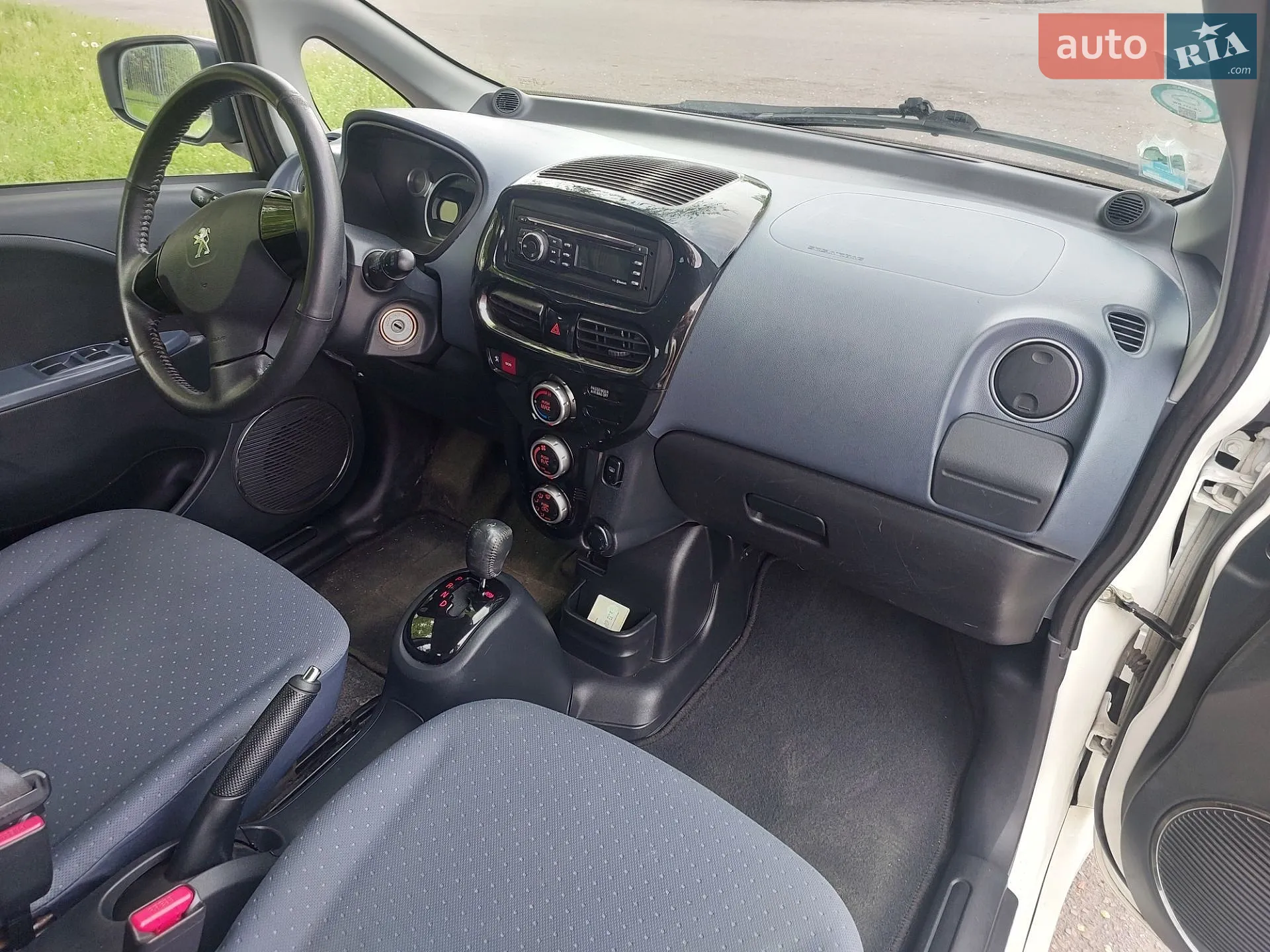 2012 Peugeot iOn - мініатюра 12