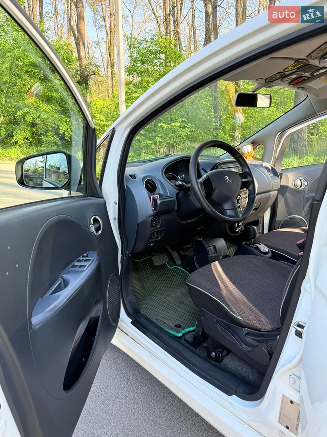 2012 Peugeot iOn - мініатюра 12