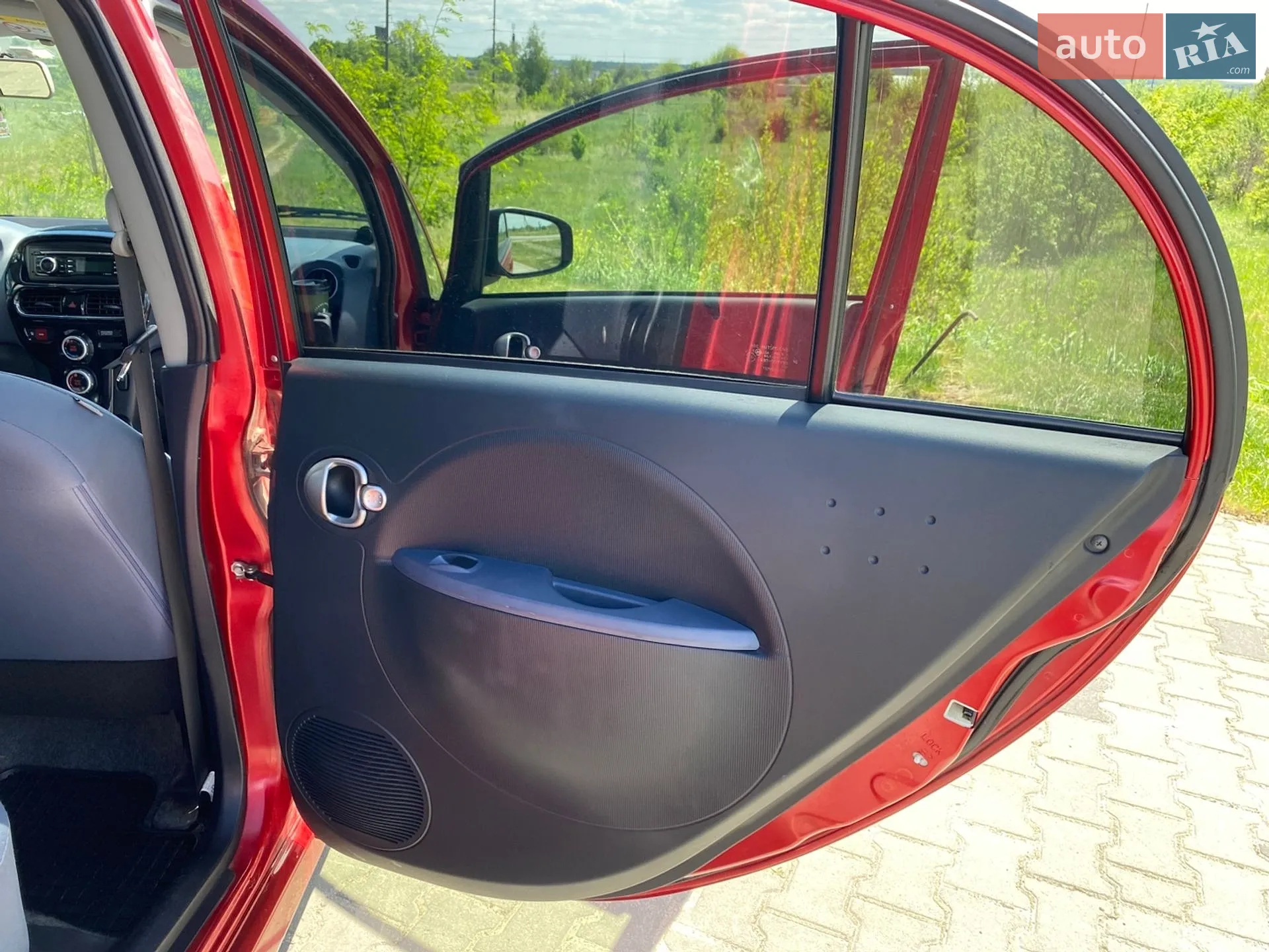 2015 Peugeot iOn - мініатюра 15