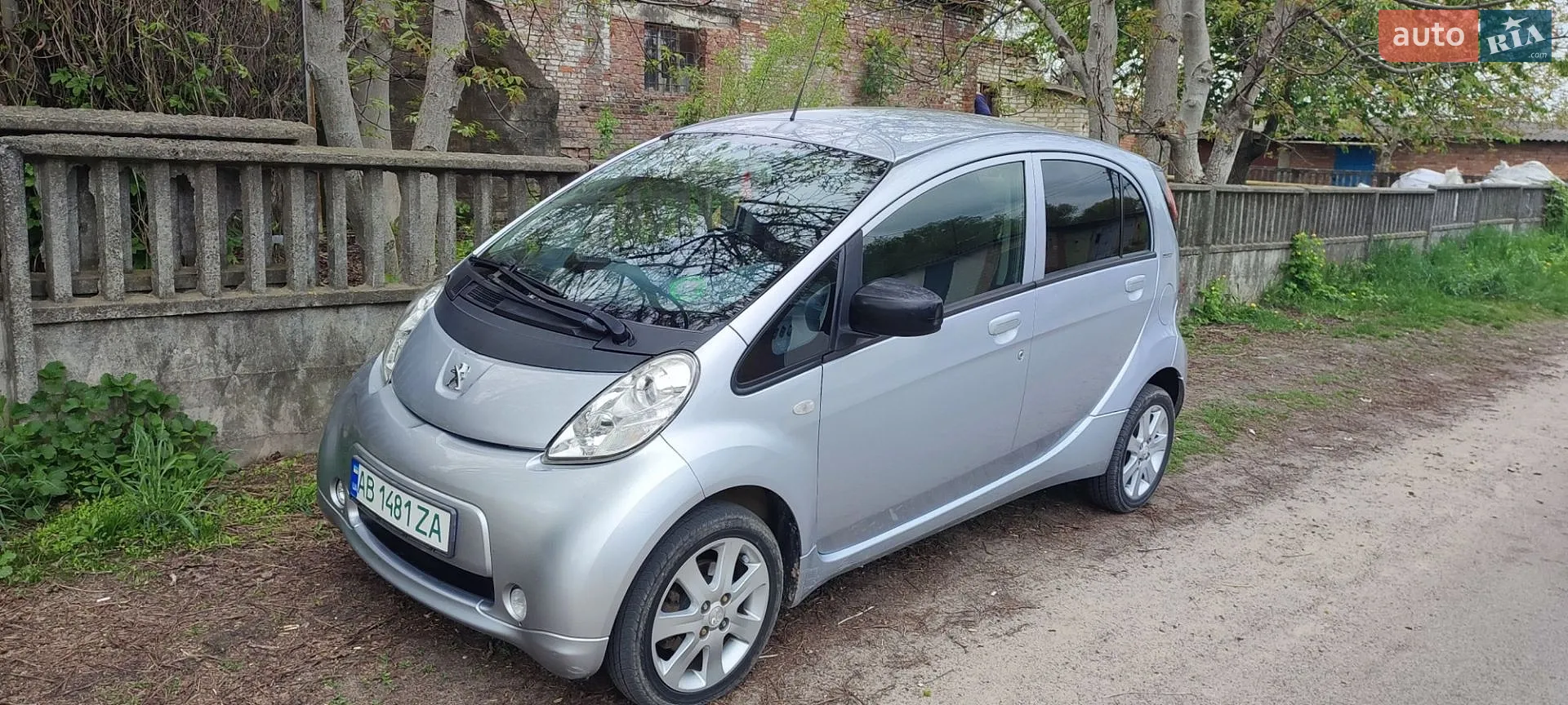 2012 Peugeot iOn - мініатюра 2