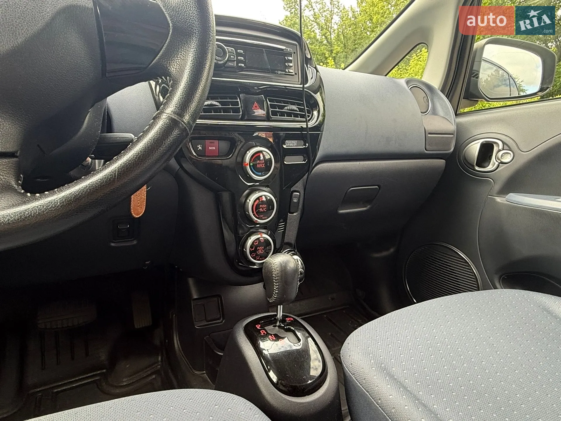 2015 Peugeot iOn - мініатюра 16