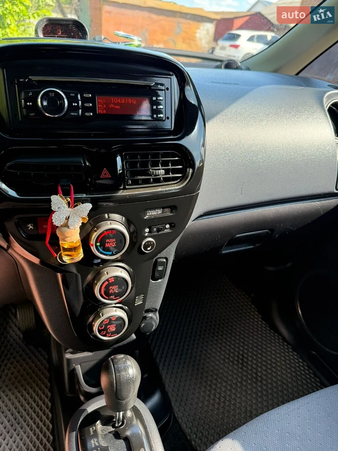 2011 Peugeot iOn - мініатюра 11