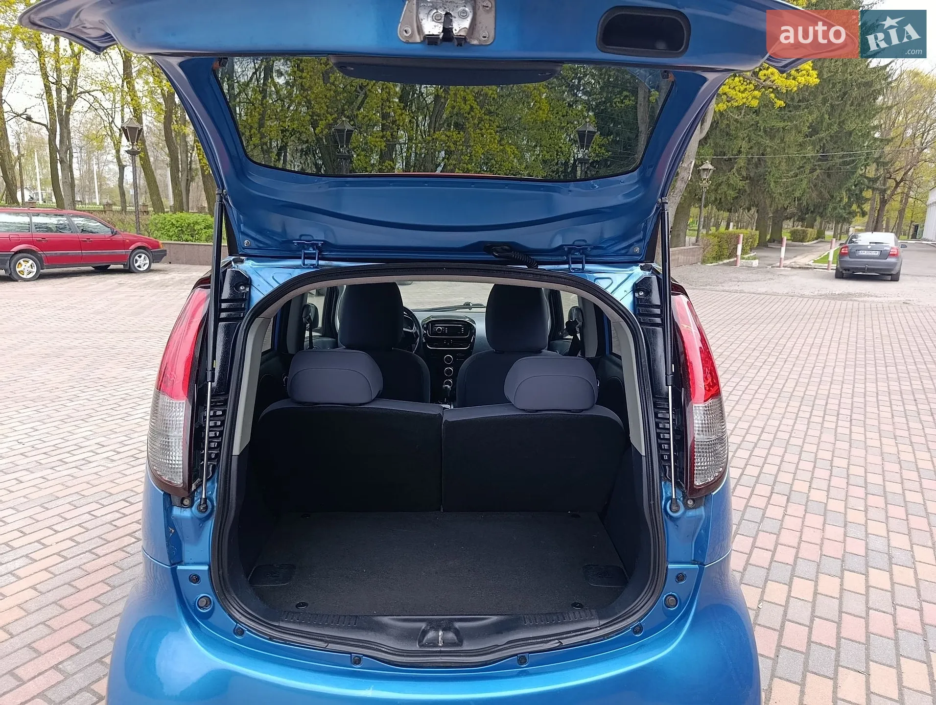 2011 Peugeot iOn - мініатюра 16